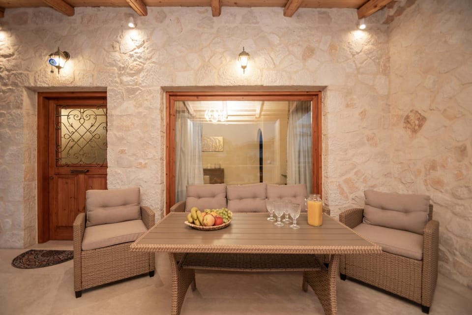 Seating area, Dining area
