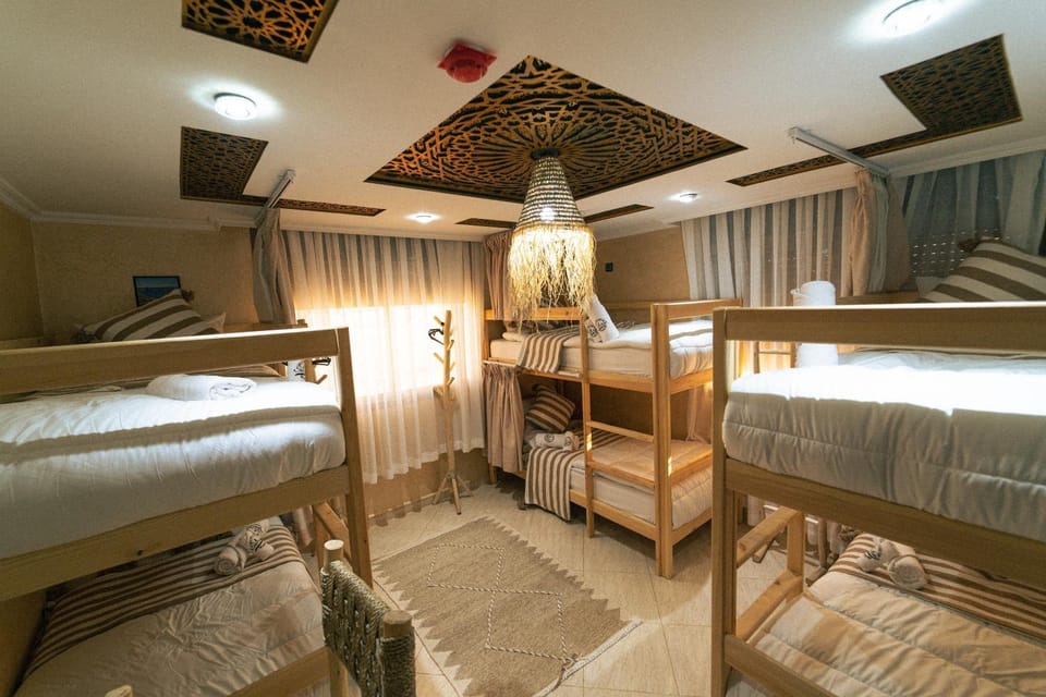 Bedroom, bunk bed