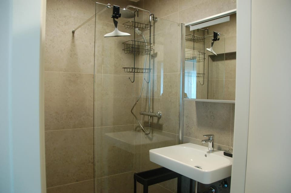 Christina's 2 bed- Second floor 4 MIN FROM BEACH Apartment in Ostend