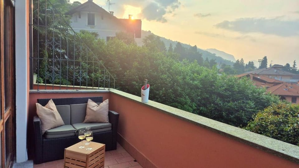 Sunset Lakeview Small Paradise Apartment in Stresa