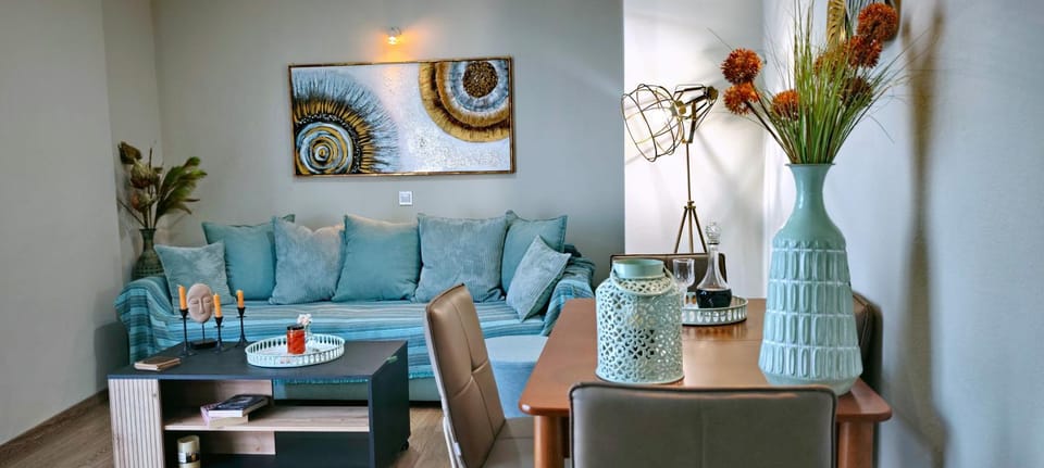 Living room, Decorative detail, Seating area, Dining area