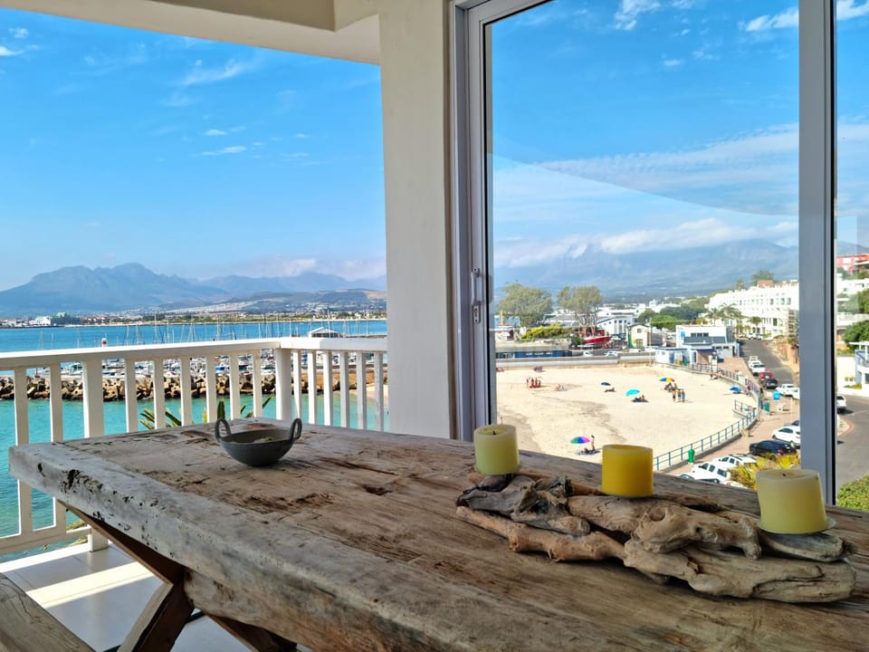 Day, Natural landscape, View (from property/room), Balcony/Terrace, Dining area, Mountain view, Sea view