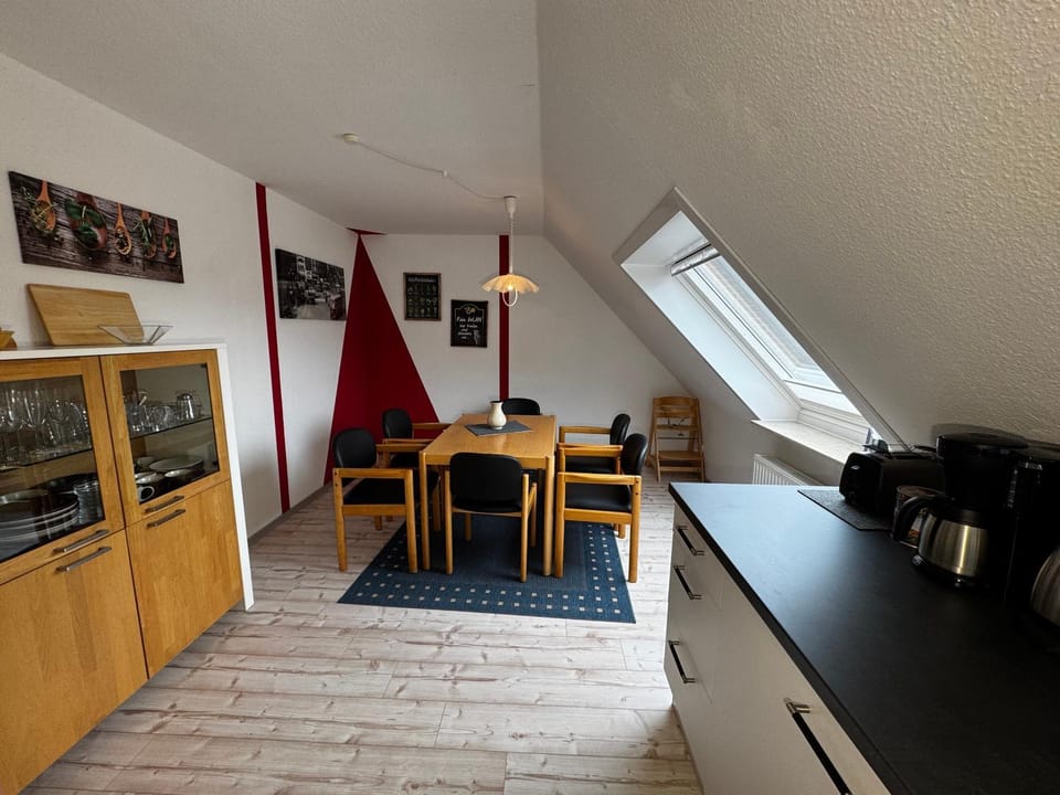 Seating area, Dining area