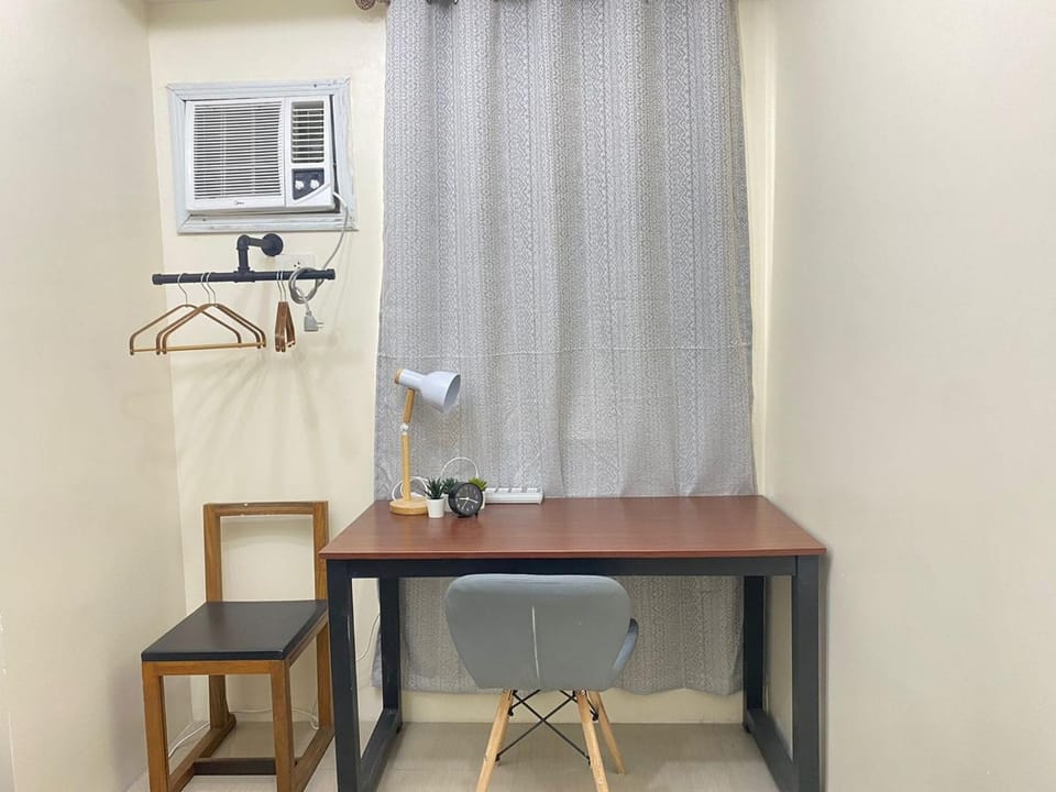 Cozy Room in Modern Paraaque Condo with 2 Bedrooms House in Pasay