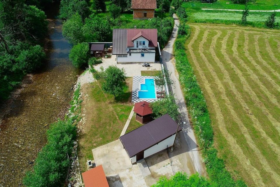 Property building, Natural landscape, Bird's eye view, Garden, Pool view, Swimming pool