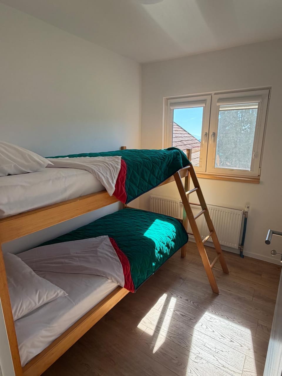 Bedroom, bunk bed