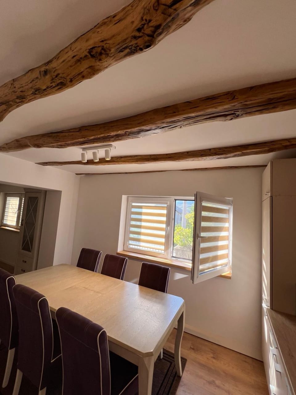 Seating area, Dining area