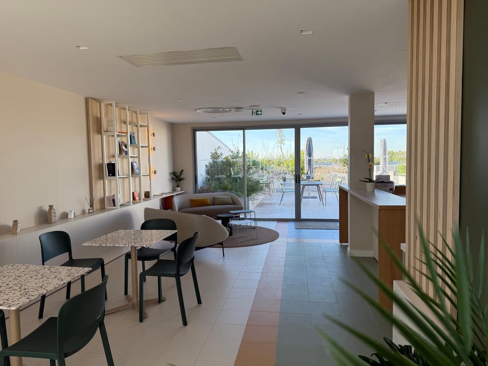 Property building, Breakfast