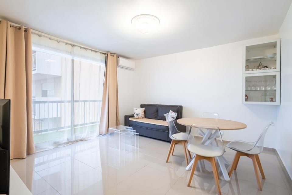 TV and multimedia, Living room, Dining area