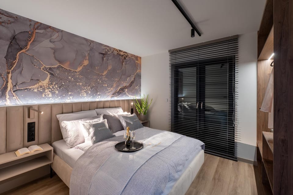 Bed, Other, Photo of the whole room, Decorative detail, Bedroom, internet, air conditioner