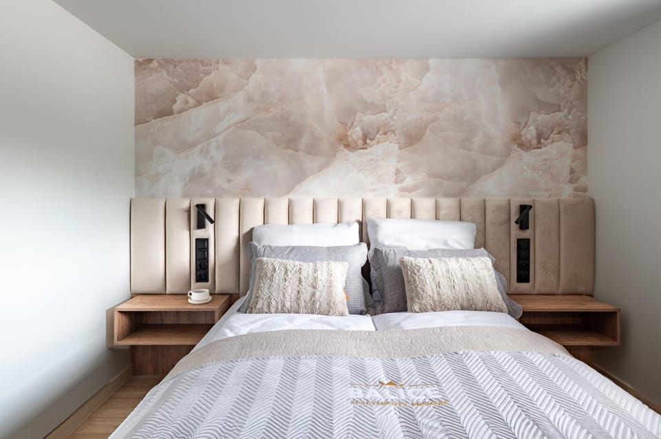 Bed, Other, Photo of the whole room, Decorative detail, Bedroom, internet
