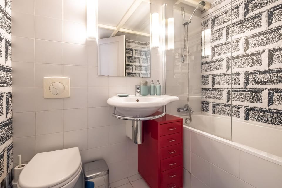 Saint-Honore - Art Deco Flat - Sleeps 5P Apartment in Paris