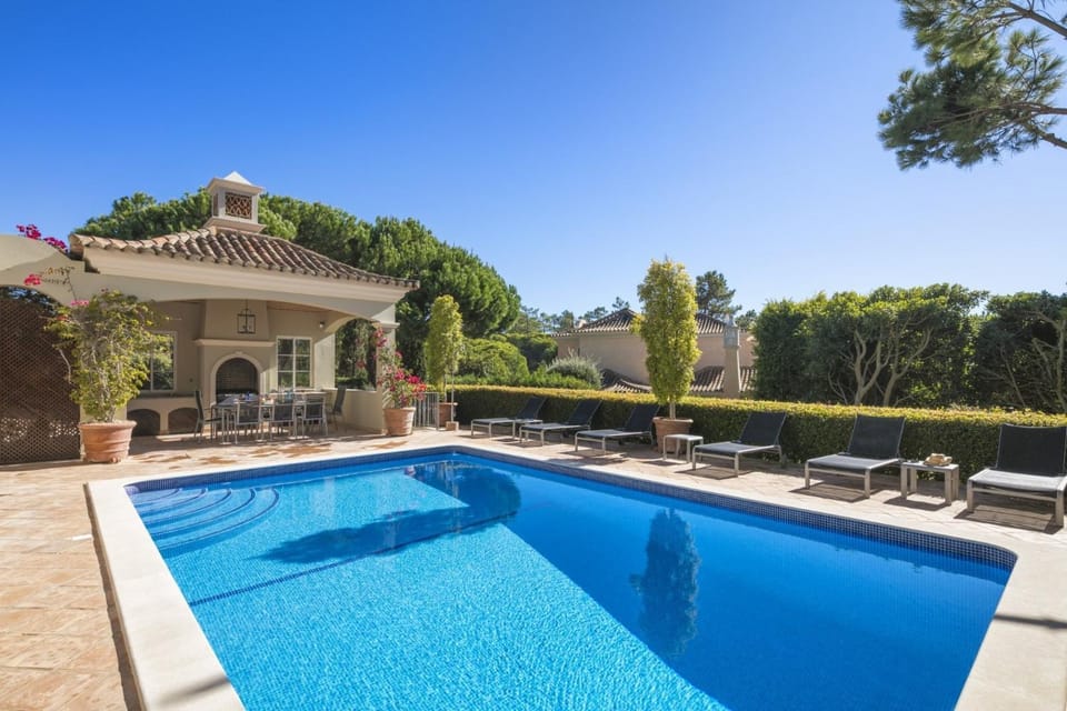 Patio, Garden view, Pool view, Swimming pool, sunbed