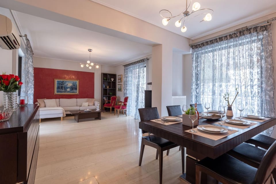 TV and multimedia, Living room, Seating area, Dining area