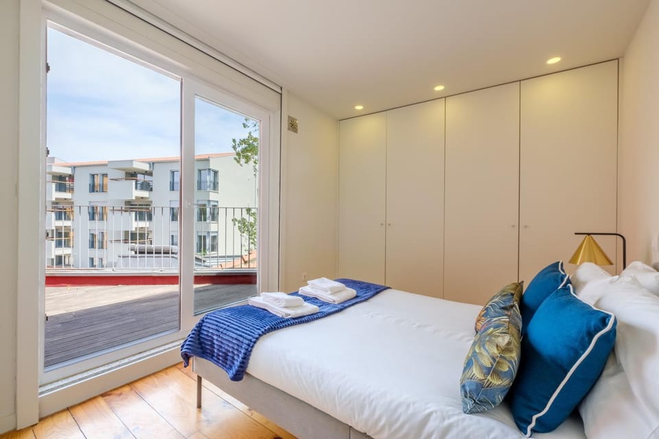 Magnolia 5 Luxury with AC Metro Downtown Porto Apartment in Porto