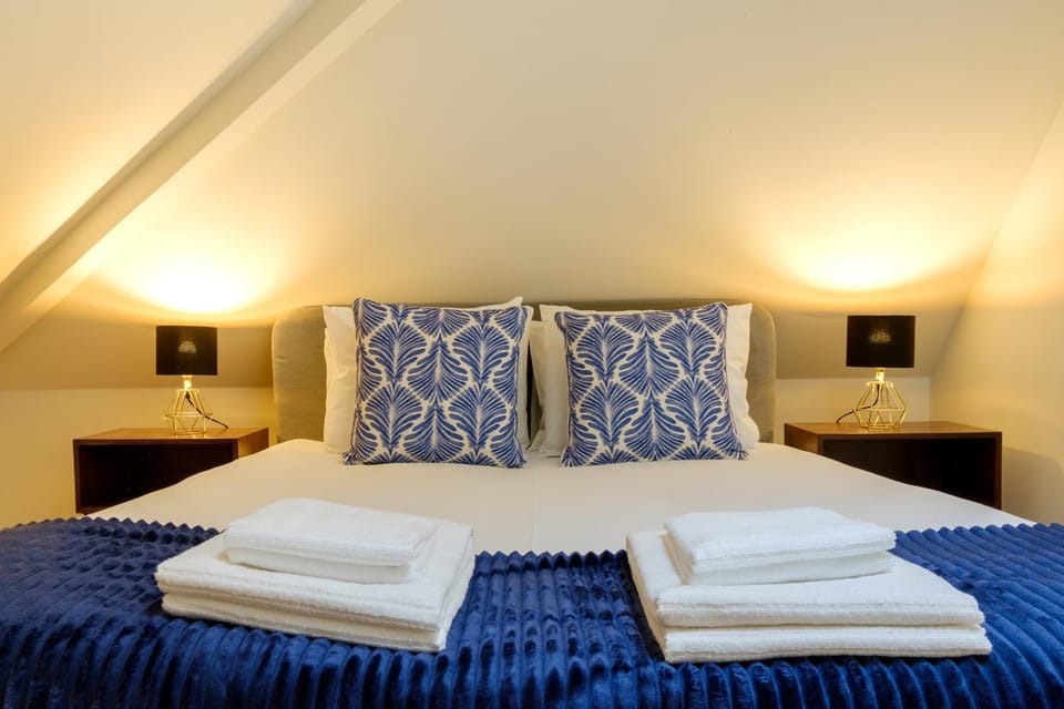 Magnolia 5 Luxury with AC Metro Downtown Porto Apartment in Porto