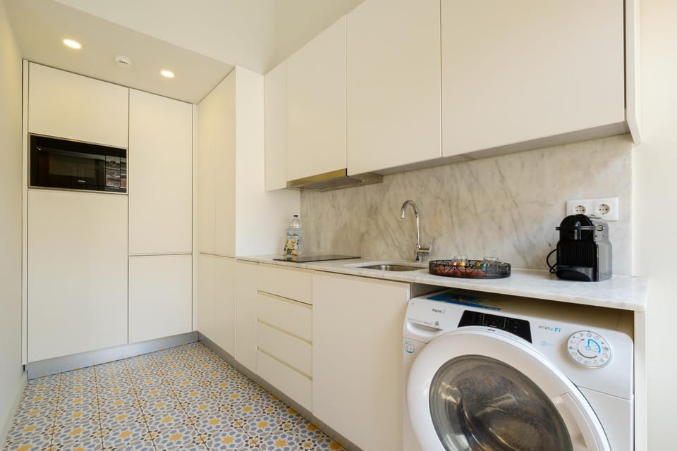 Magnolia 5 Luxury with AC Metro Downtown Porto Apartment in Porto