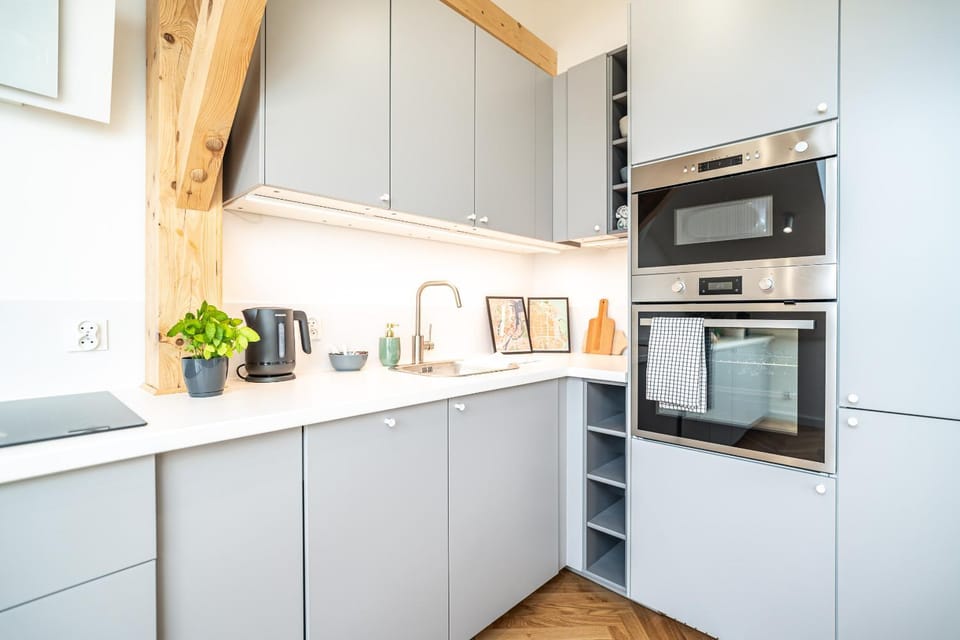 Kitchen or kitchenette, oven