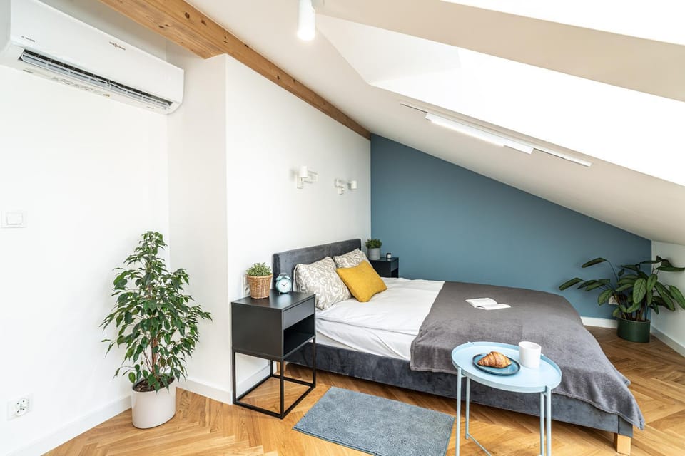 Bedroom, air conditioner