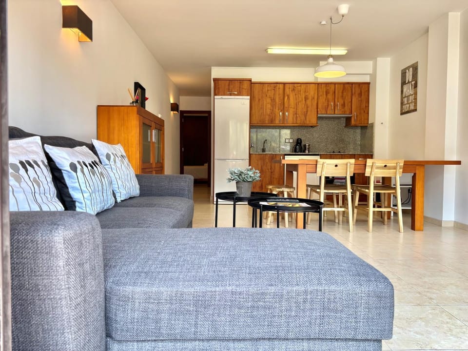 Kitchen or kitchenette, Living room, Seating area, Dining area, oven, pet friendly, stove