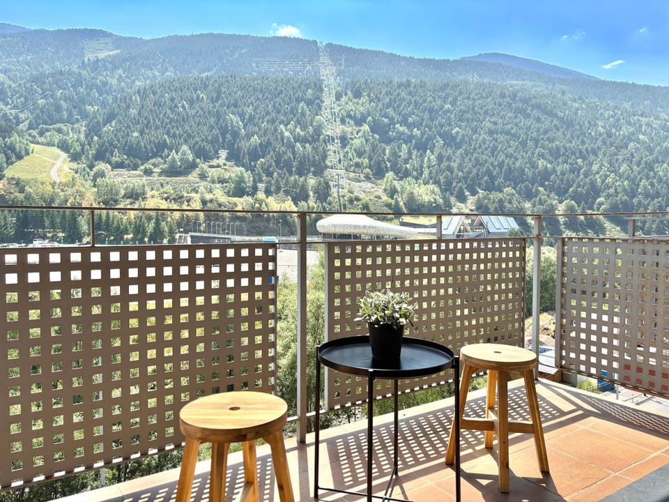 Day, Natural landscape, View (from property/room), Balcony/Terrace, Dining area, Mountain view, River view