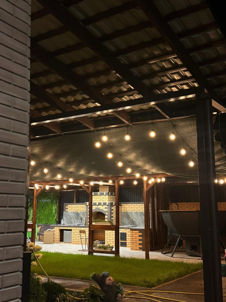 Night, Area and facilities