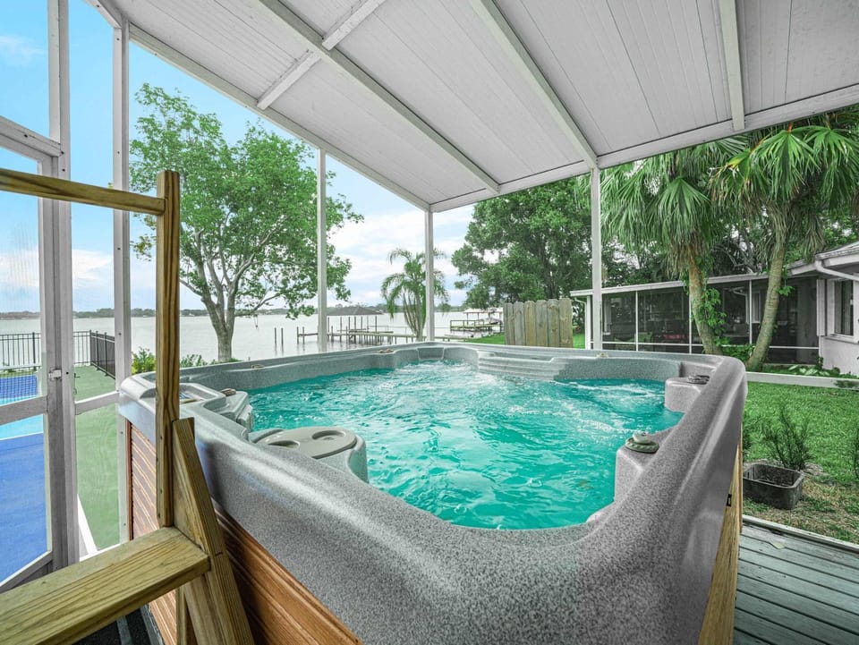 6BR Lakefront Home w Pool Pickleball More House in Sebring