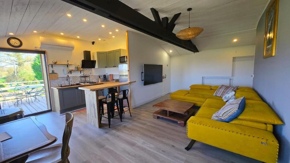 Kitchen or kitchenette, Living room