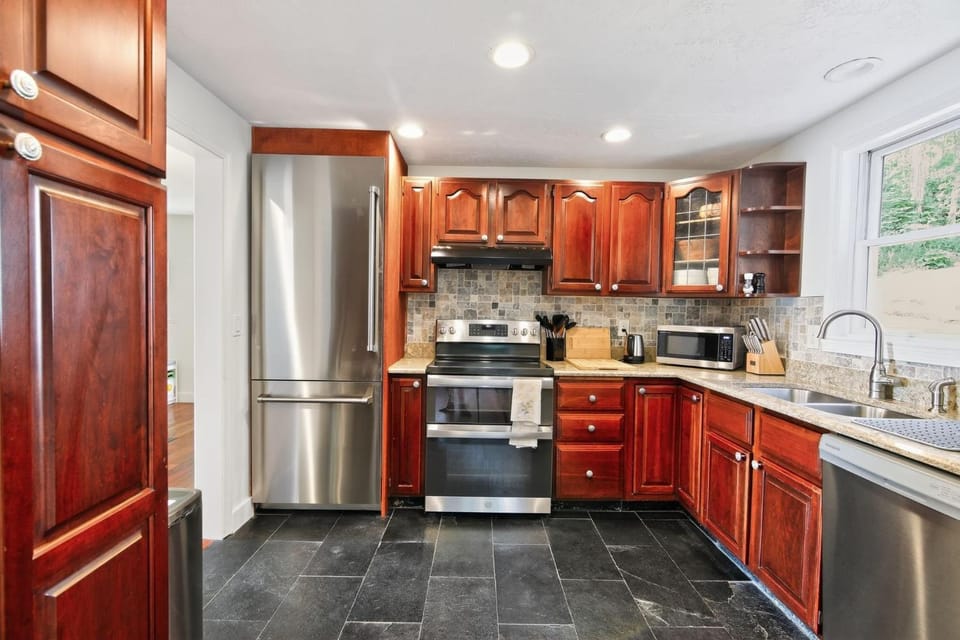Ocean Views & Private Beach 3BR Nature Escape villa Villa in Plymouth