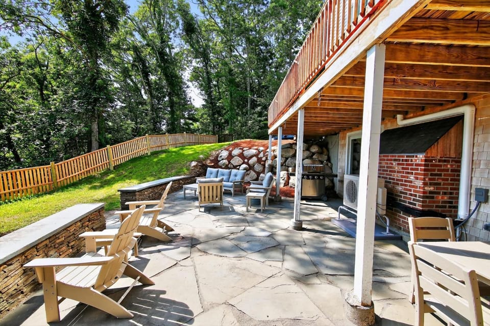 Ocean Views & Private Beach 3BR Nature Escape villa Villa in Plymouth