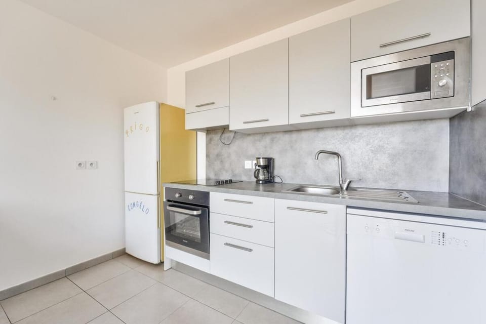 Lovely 1BR with garden, private parking & Sea View Apartment in Nice