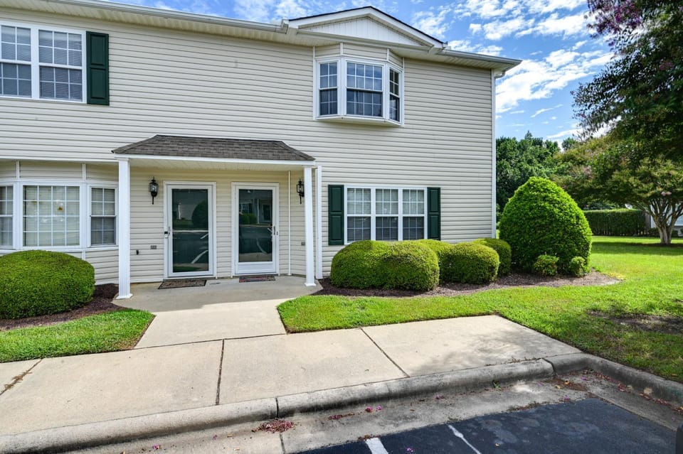 6 Mi to Med District: Greenville Home w/ Yard House in Greenville