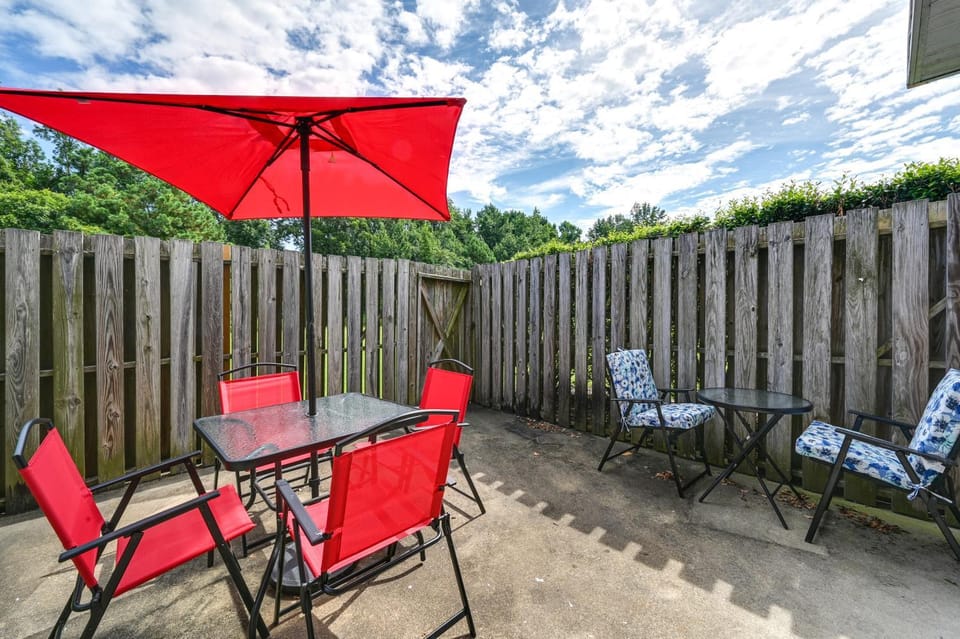 6 Mi to Med District: Greenville Home w/ Yard House in Greenville