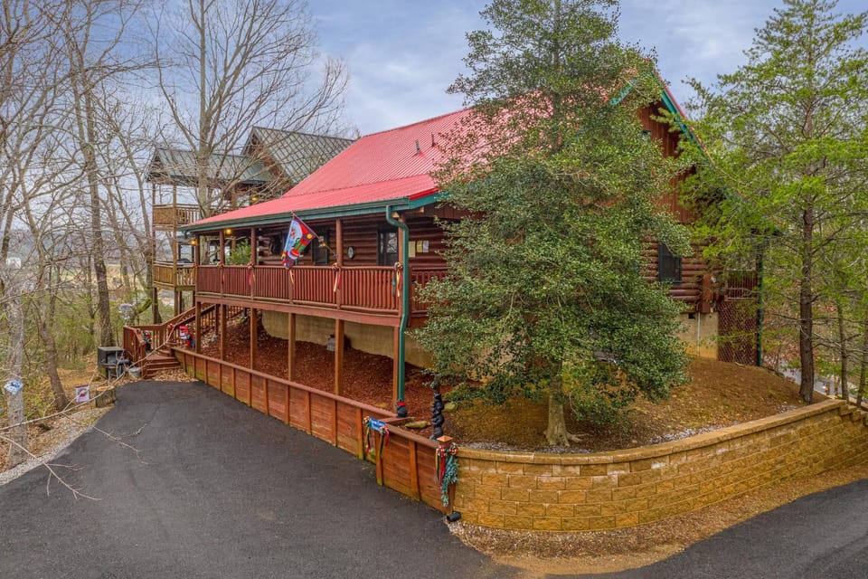Pigeon Forge Pleasure by American Patriot Getaways House in Pigeon Forge