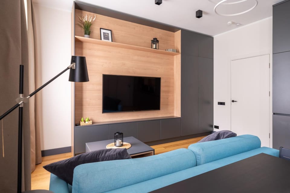 TV and multimedia, Living room, Seating area, Evening entertainment