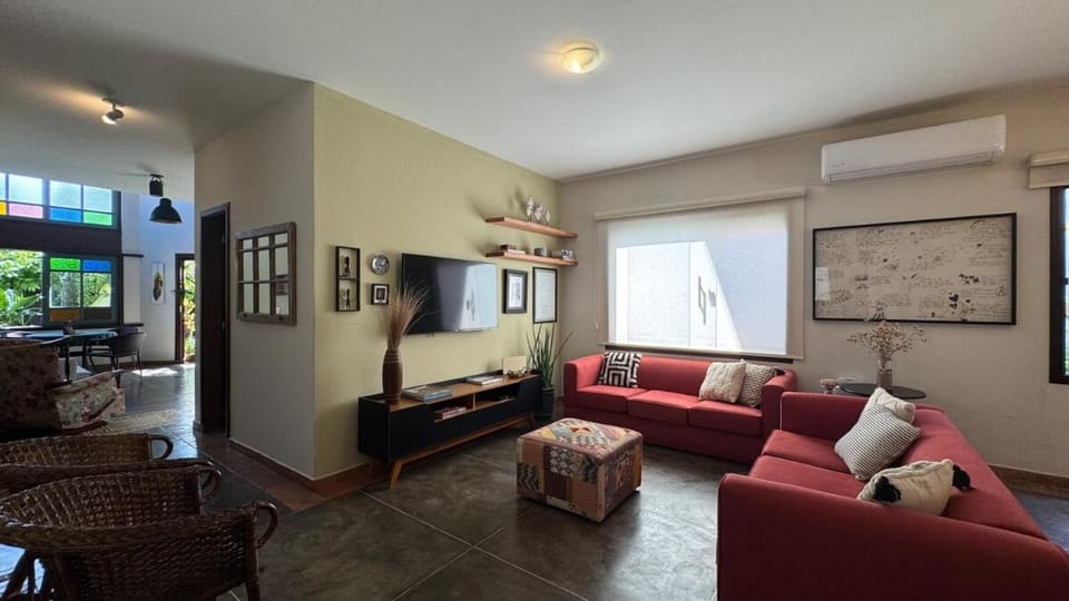 TV and multimedia, Living room, Seating area, air conditioner