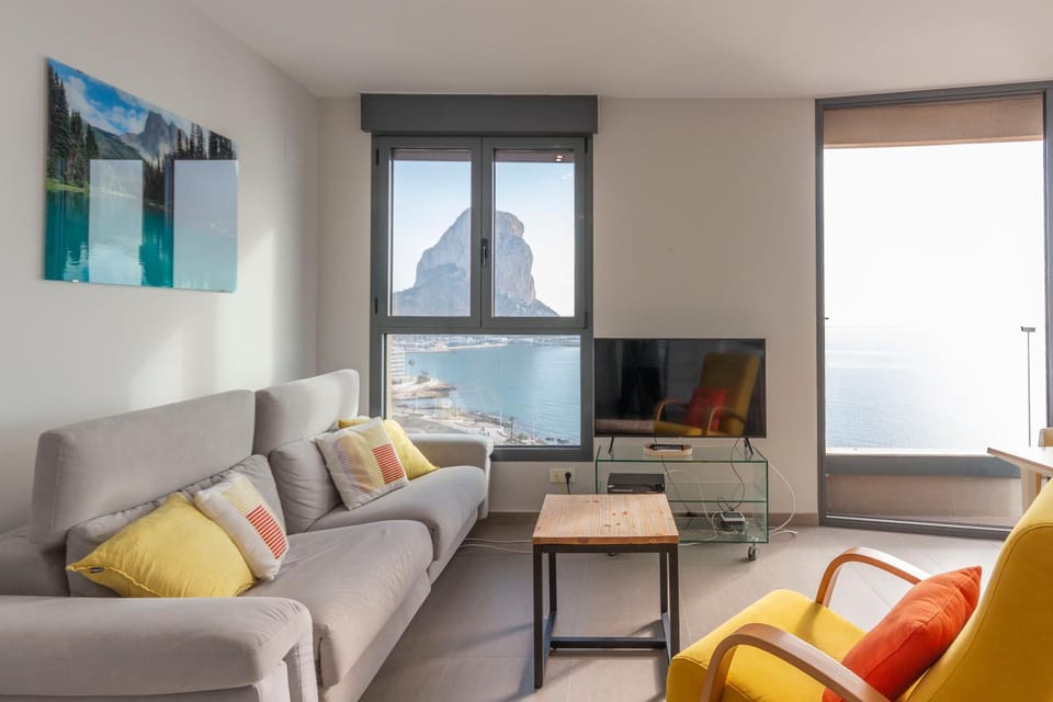 Communal lounge/ TV room, TV and multimedia, Living room