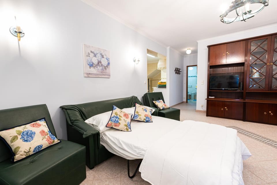 Communal lounge/ TV room, Bed