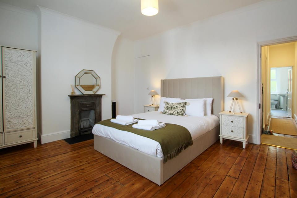 Bed, Photo of the whole room, Bedroom, towels, wardrobe