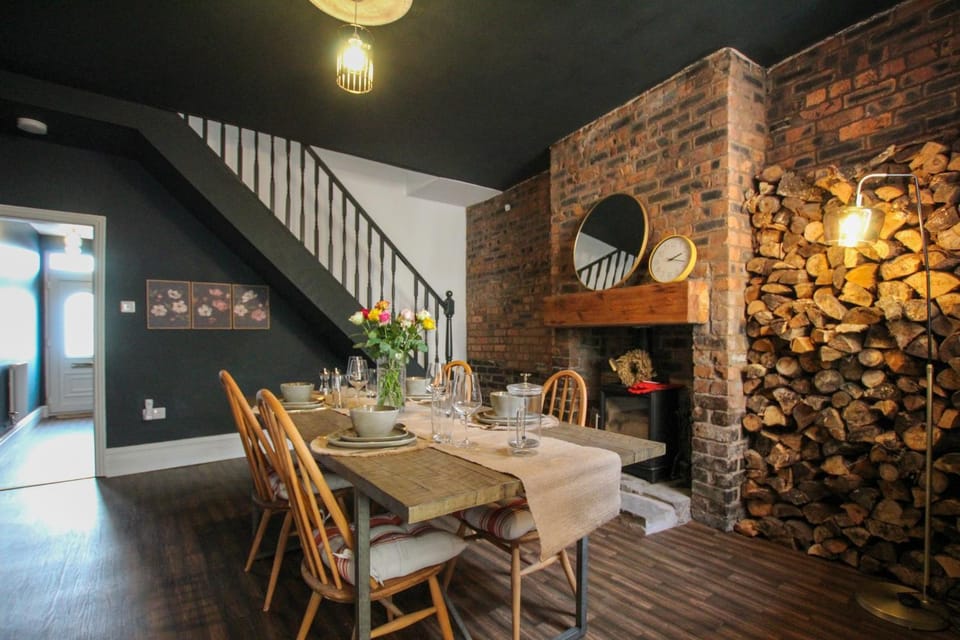 Seating area, Dining area