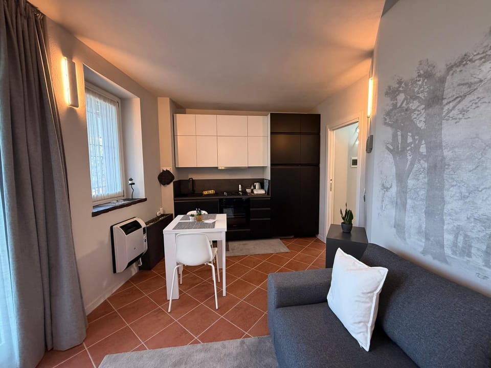 Kitchen or kitchenette, Living room, Seating area, Dining area