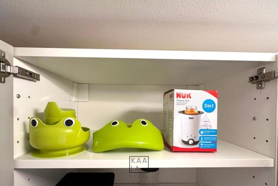 KAALA STAYS - Budget Quadruple Family room 4min walk Metro Apartment in Créteil