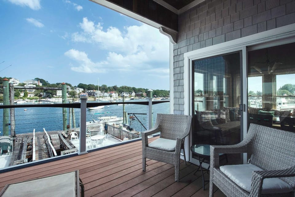 Stay at The Neck House in Gloucester