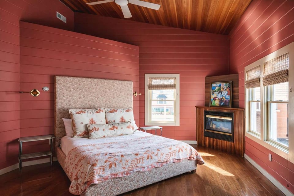 Stay at The Neck House in Gloucester