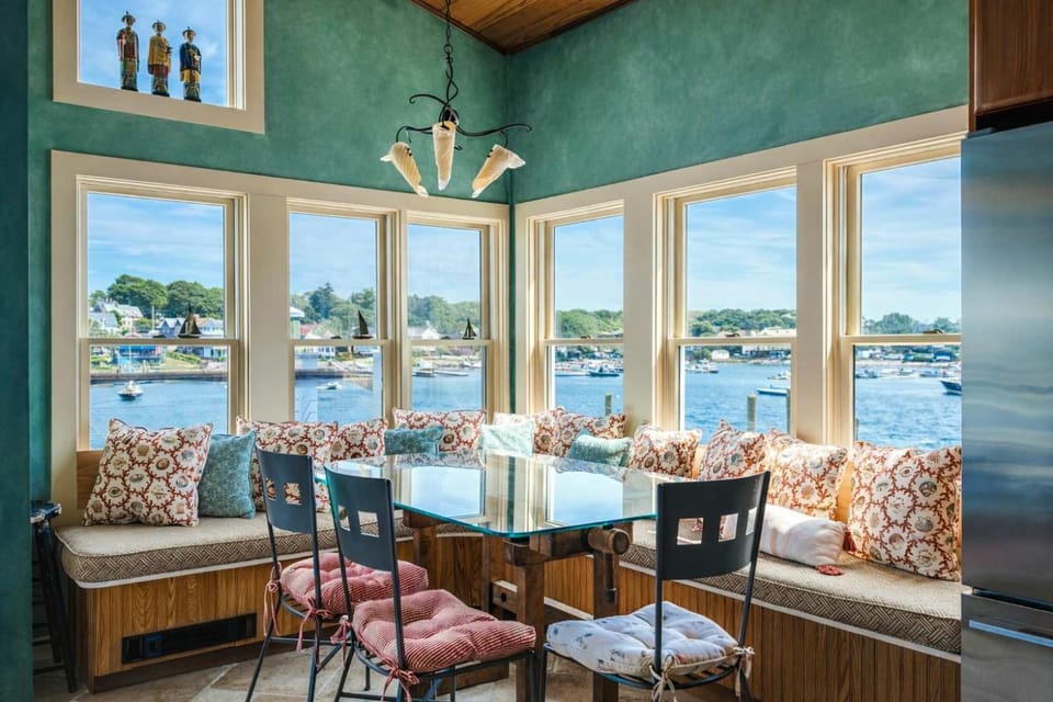 Stay at The Neck House in Gloucester