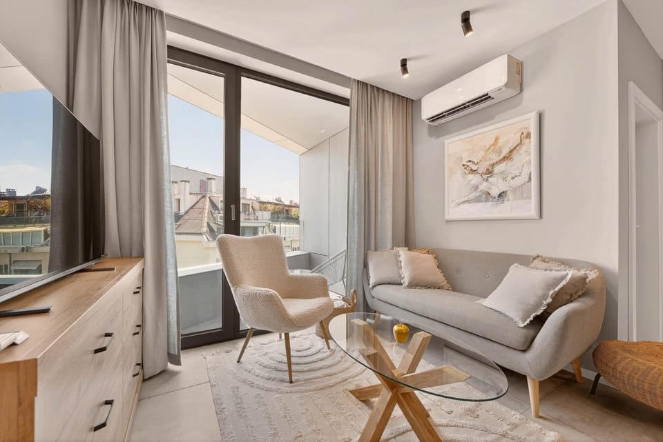 TV and multimedia, Living room, Seating area, air conditioner