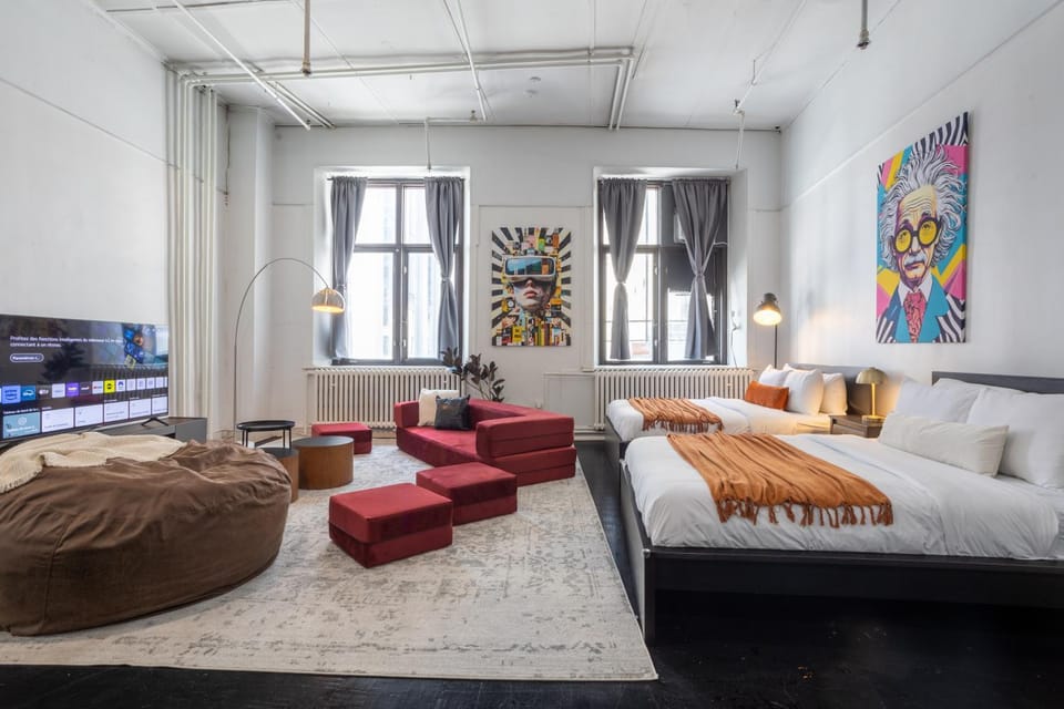 Bed, TV and multimedia, Living room, Decorative detail, Bedroom, internet, internet, pet friendly, air conditioner, air conditioner