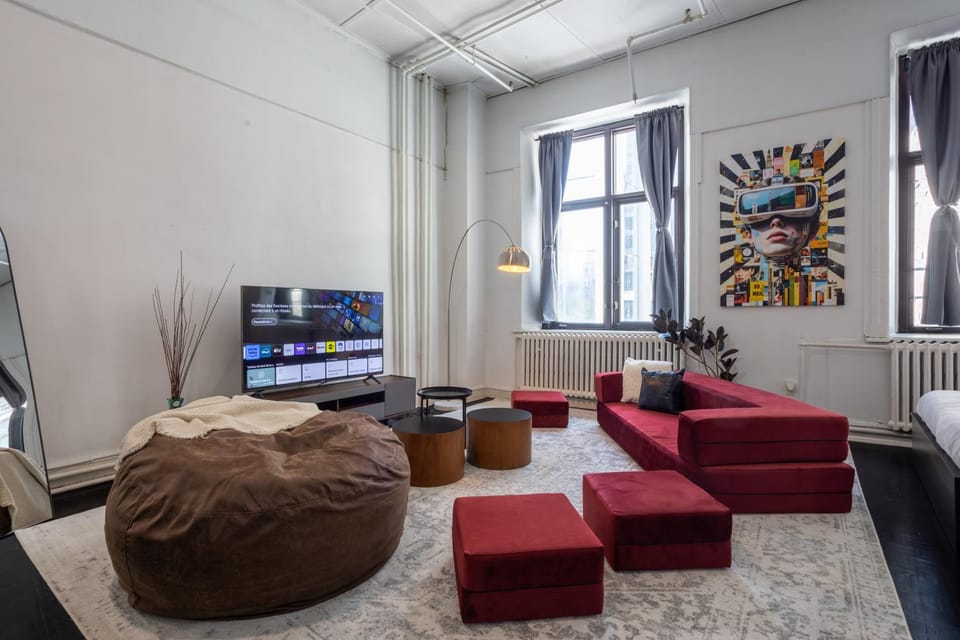 TV and multimedia, Living room, Seating area, internet, internet, air conditioner, air conditioner