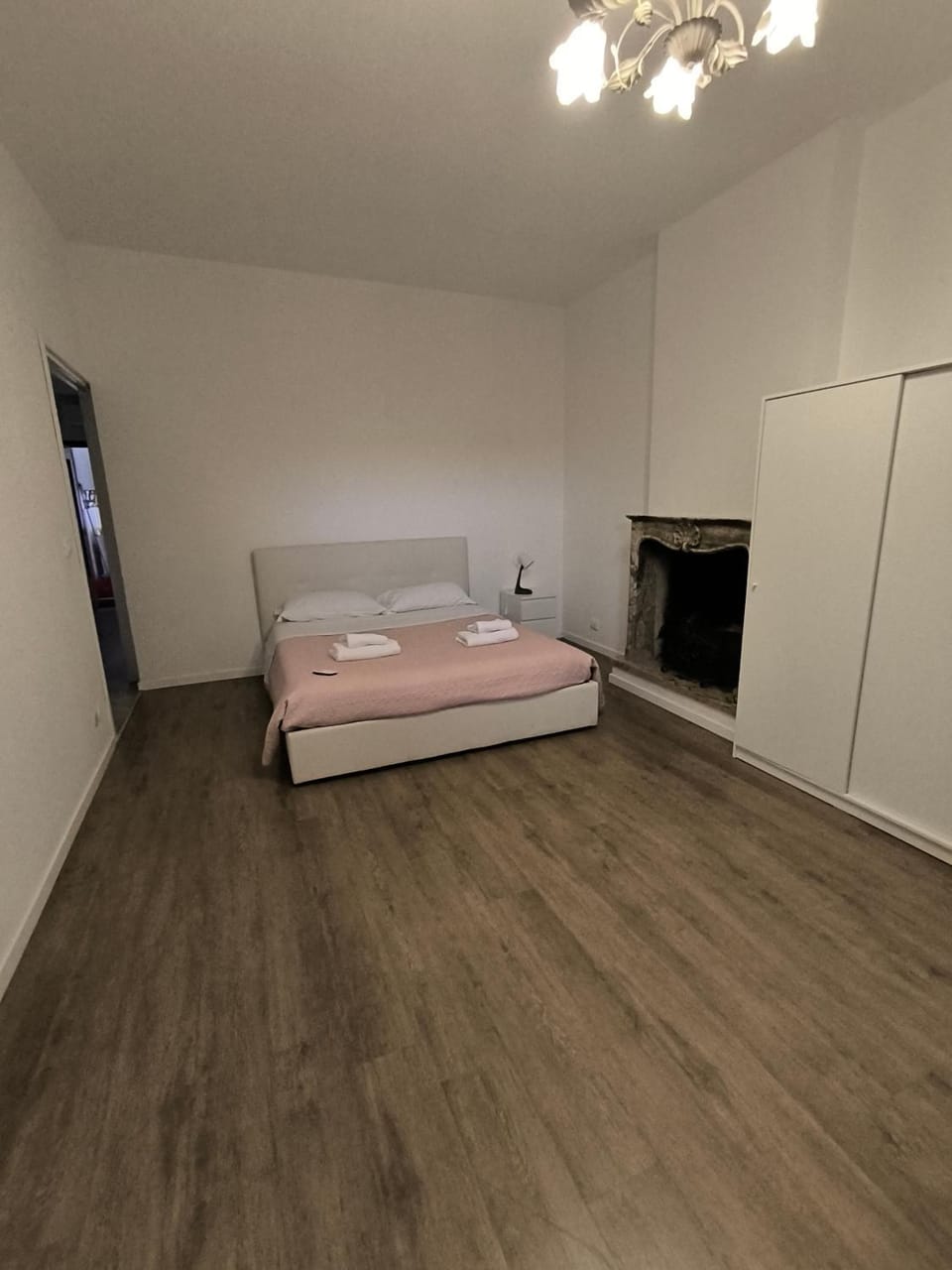 Bed, Photo of the whole room, wardrobe