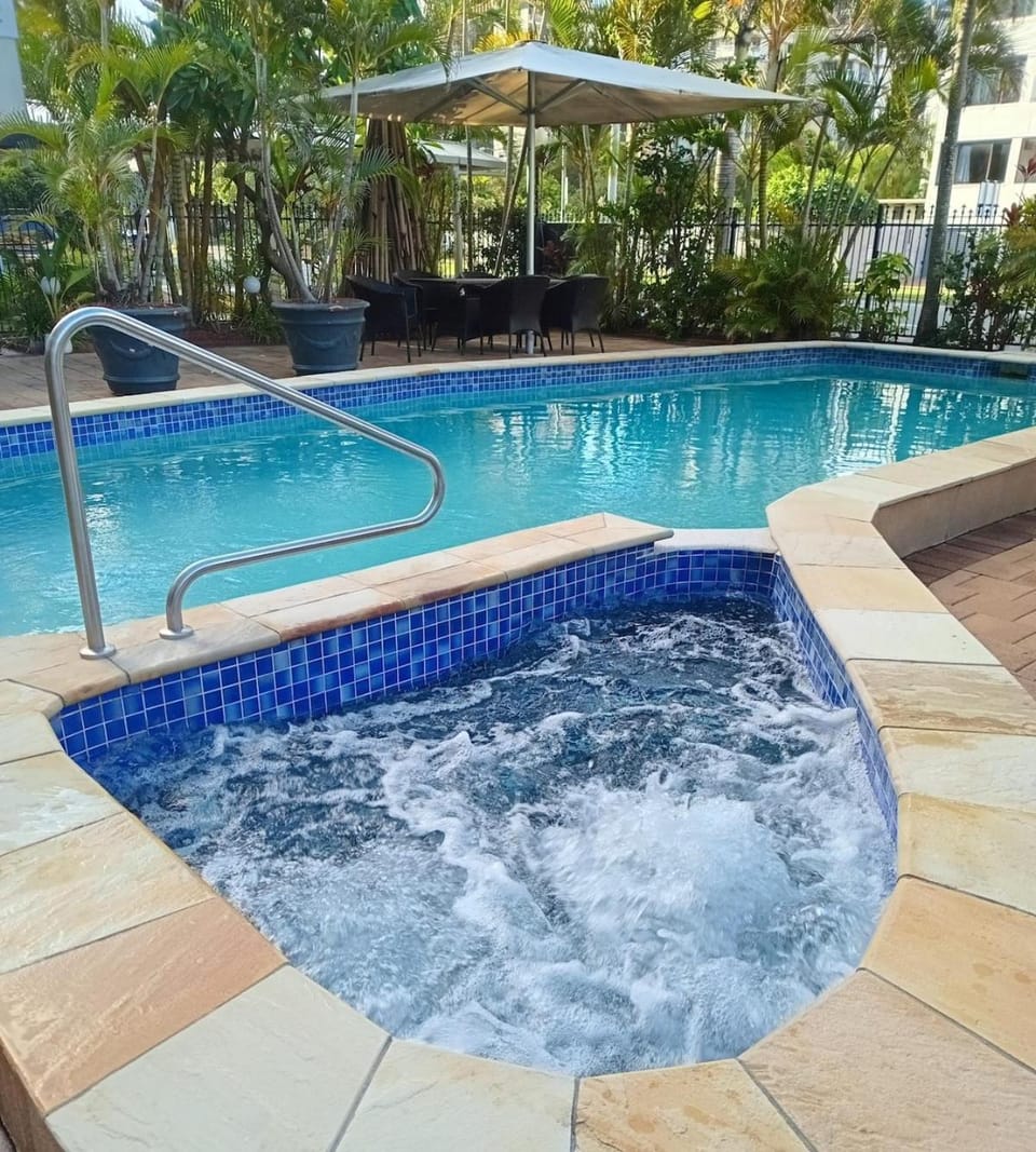 Beach Side, Pool, Spa, BBQ, Parking, Walk Convention Centre, Casino, Pac Fair, Light Rail Apartment in Gold Coast